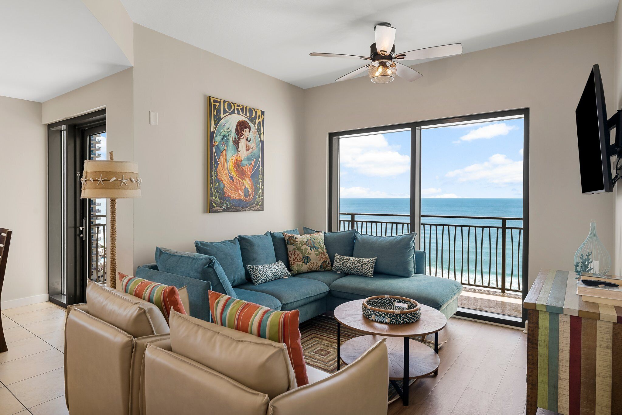 Una televisión, un reproductor de DVD