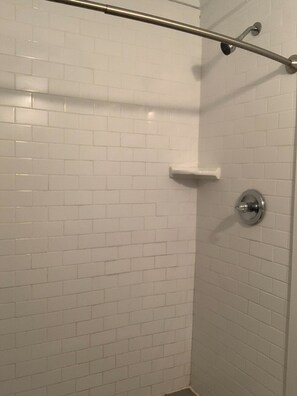 Shower, towels, toilet paper - Shell Harbour Resort Cabin #3 (Satsuma)