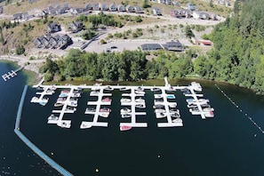 Marina - Modern cottage with spectacular view, sleeps 6- FINTRY BC (Kelowna)