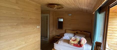 Premium bedding, Select Comfort beds, desk, free WiFi