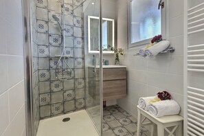 Apartment (La clé des champs) | Bathroom