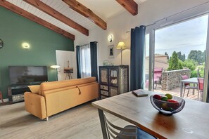Cottage Deluxe, salle de bains attenante, vue montagne (La Tete Dans Les Nuages) | Bar lounge