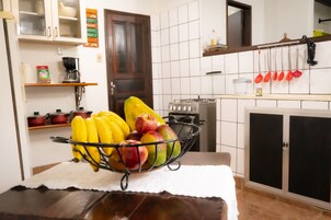 Casa adosada panorámica | Cocina privada | Nevera en la zona común y productos de limpieza ecológicos