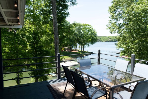 Outdoor dining - Hot Tub! Lakefront Home - Fire Pit, Kayaks, & Two-Story Dock (Jasper)