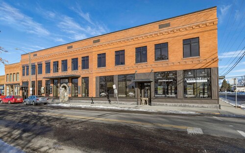 Clean and Cozy Main Street Condo