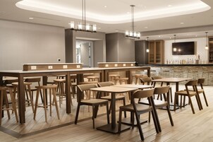 Café da manhã com buffet grátis todos os dias