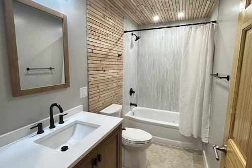 Grand Apartment | Bathroom