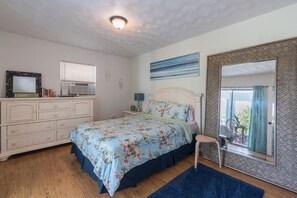 1 dormitorio, tabla de planchar con plancha, wifi y ropa de cama