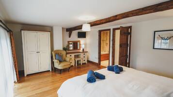 2 habitaciones, tabla de planchar con plancha y cuna de viaje