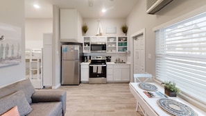 Condo, Berbilang Katil, Kitchen, Beach View | Dapur peribadi | Peti sejuk, ketuhar gelombang mikro, ketuhar, dapur