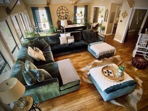 Smart TV, fireplace, DVD player, ping pong