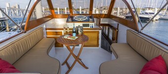 Gorgeous Vintage Yacht in Wine Country NY