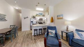 Hus, flere senger, kjøkken, strandutsikt | 2 soverom og sengetøy