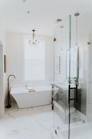 Baignoire, serviettes fournies