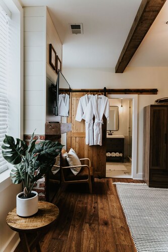 Residences on Main Issqueena Suite