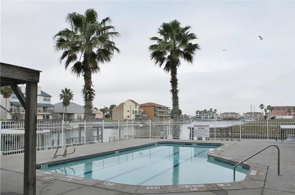 Kolam renang outdoor