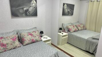 Camera doppia | Postazione laptop, tende oscuranti, Wi-Fi gratuito, lenzuola