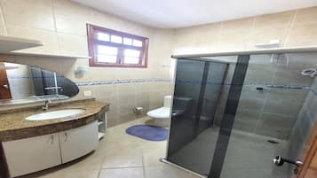 Basic Suite | Bathroom | Shower