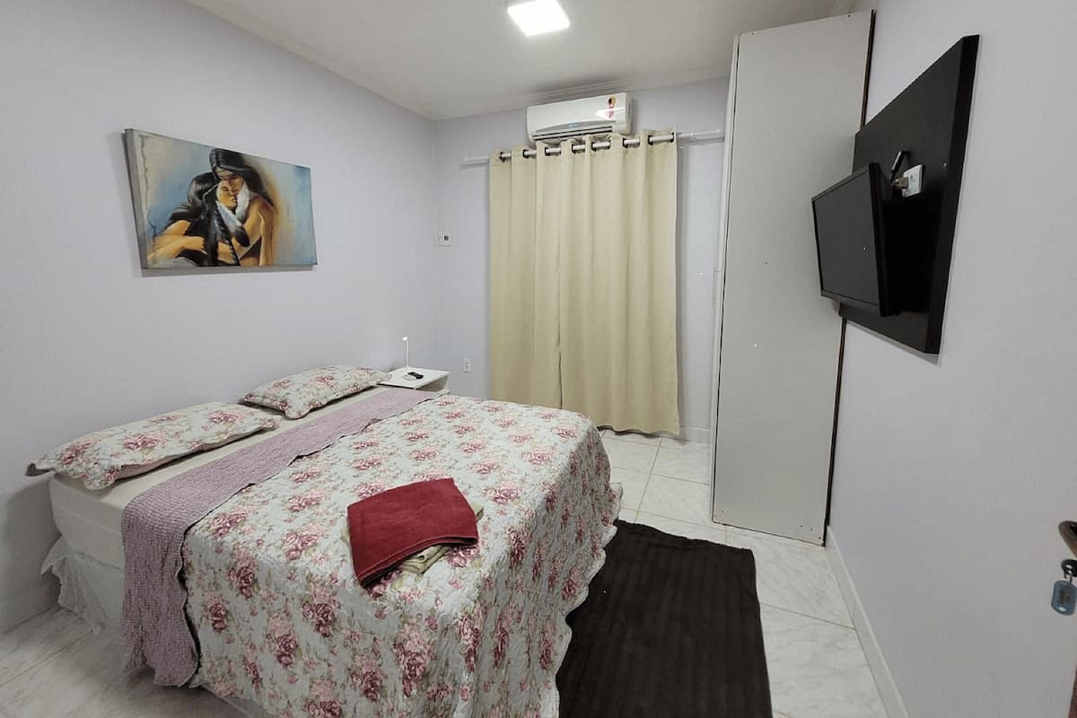 1 camera, postazione laptop, tende oscuranti, Wi-Fi gratuito
