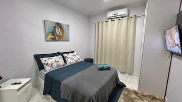 Laptop workspace, blackout curtains, free WiFi, bed sheets