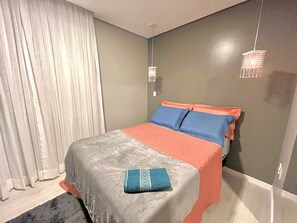 Laptop workspace, blackout curtains, free WiFi, bed sheets - Hotel Residencial Manaus (Manaus)