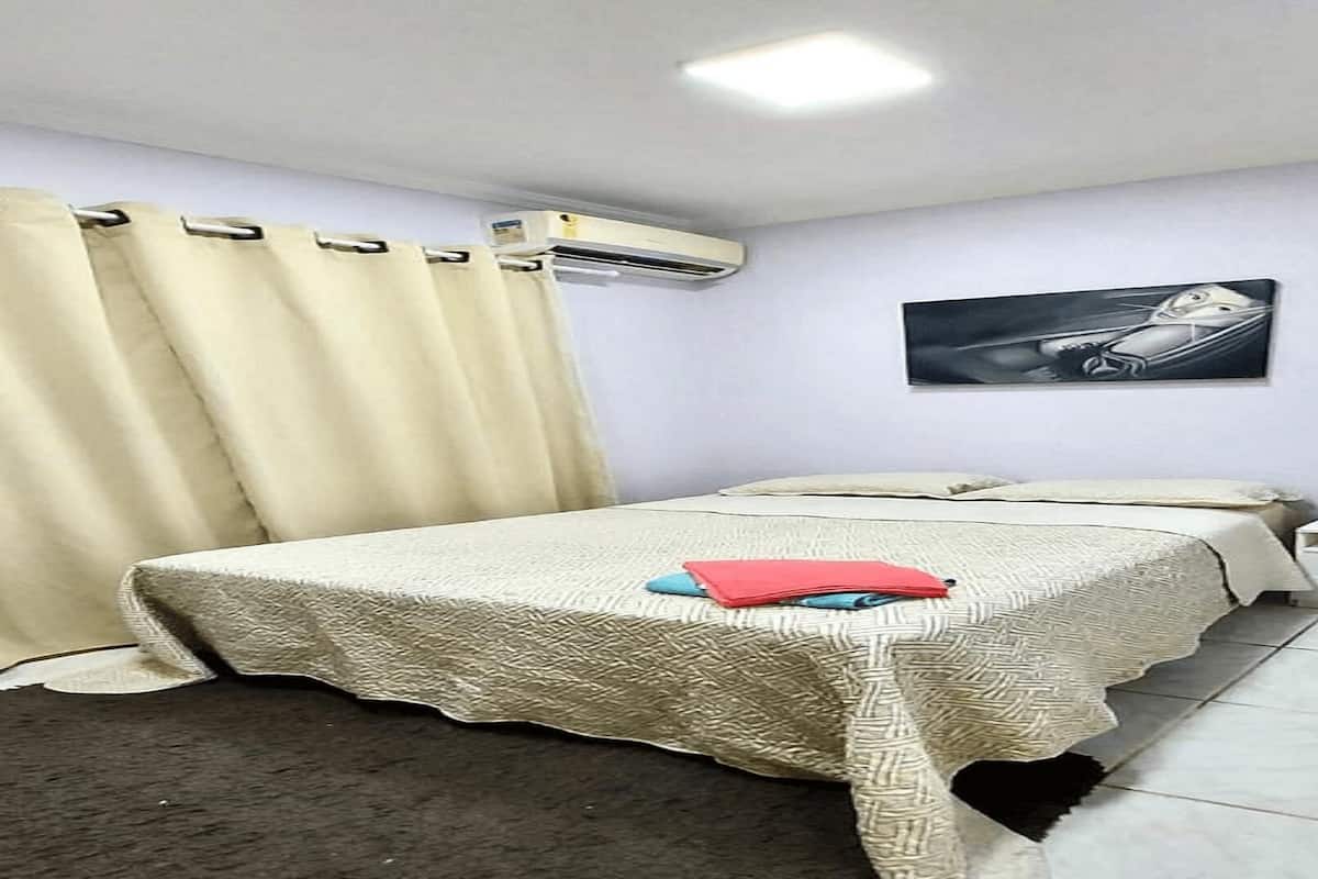 1 camera, postazione laptop, tende oscuranti, Wi-Fi gratuito