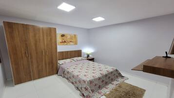 Double Room | Laptop workspace, blackout drapes, free WiFi, bed sheets