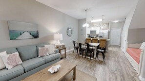 House, Multiple Beds, Balcony, Beach View | Living room | 40-inch TV with cable channels - Jeffery's Bay-14917 (Corpus Christi)