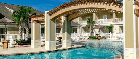 حمّام سباحة خارجي