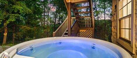 Outdoor spa tub