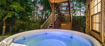 Spring Break in the Smokies! 2 miles to Dollywood!