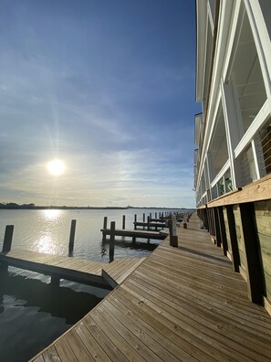 Casa, várias camas, sacada, vista para a praia | Sacada