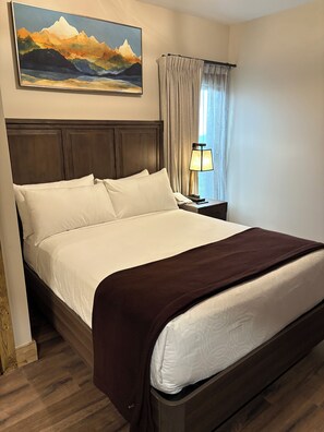 2 bedrooms, in-room safe, desk, iron/ironing board