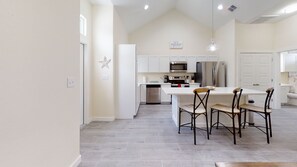 아파트, 킹사이즈침대 1개 및 소파베드, 주방 | 전용 주방 | 냉장고, 전자레인지, 오븐, 쿡탑