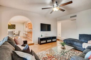 Smart TV - Shangri-La! 6-bdrm compound, Heated Pool, Hot Tub (Tempe)