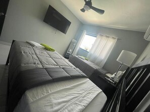 4 bedrooms, iron/ironing board, WiFi