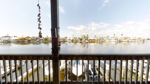 Condo, nhiều giường, ban công, quang cảnh bãi biển | Ban công