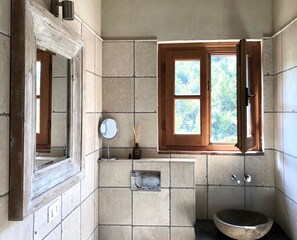 Shower, hair dryer, towels, soap - Luxury Tuscan Villa Hideaway in Codiponte, Italy (Codiponte)