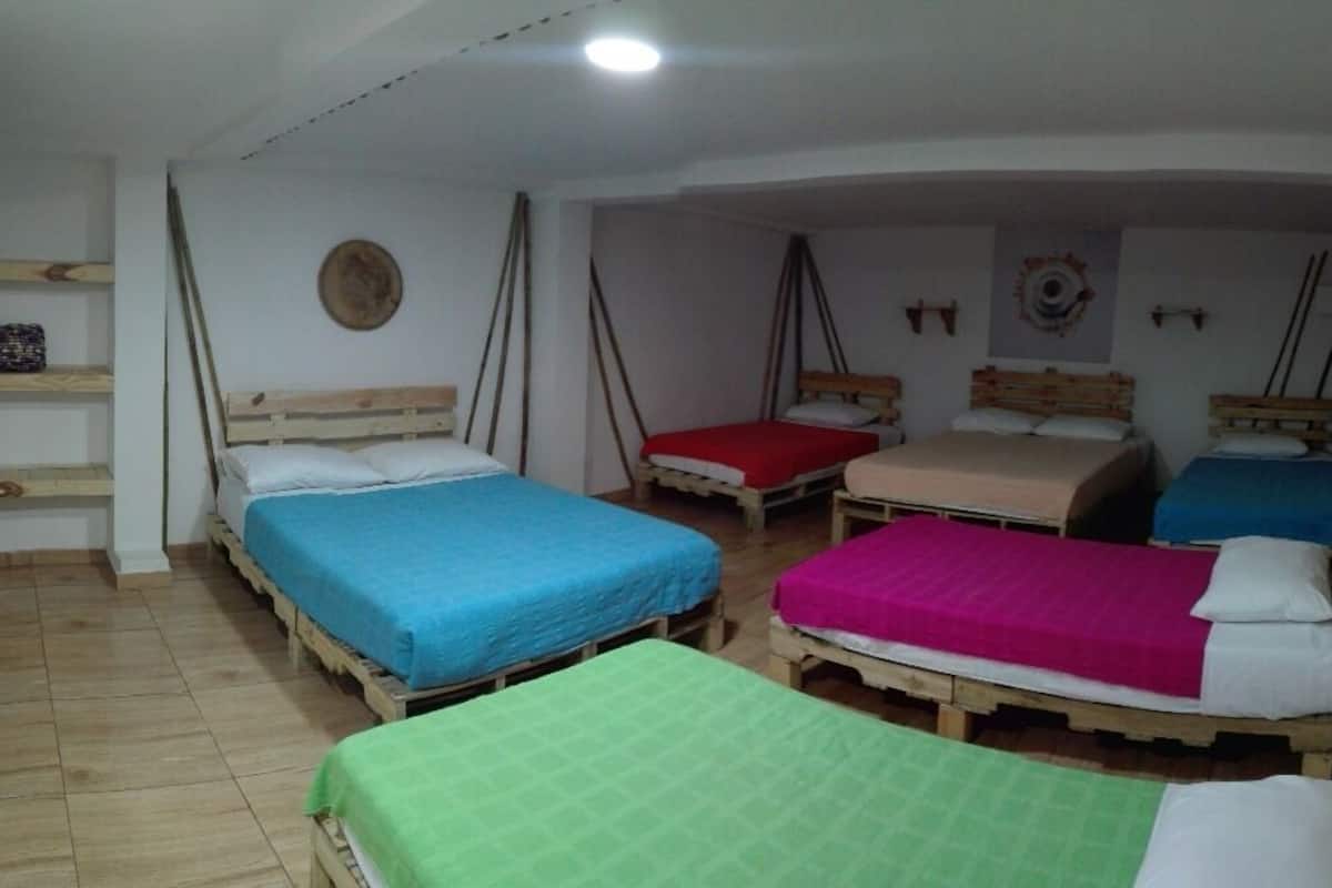 Family Double Room | Desk, free WiFi, bed sheets