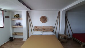 Family Double Room | Desk, WiFi (free), bed sheets - Hostal Triángulo del Café - Hostel (Manizales)