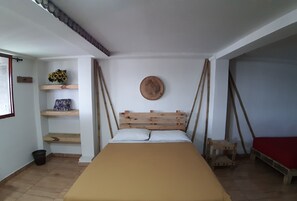 家庭雙人房 | 書桌、免費無線上網、床單