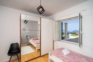 2 chambres, fer et planche à repasser, accès Internet, draps fournis