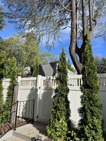 1.7 miles from Stanford University