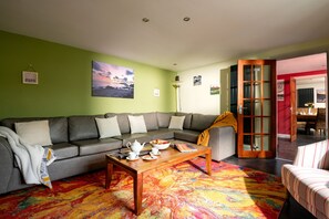 Smart TV, fireplace, DVD player, books