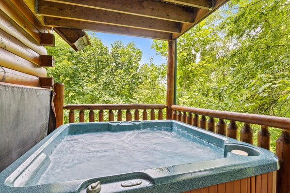Outdoor spa tub