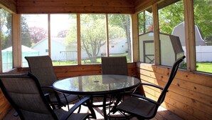 A covered patio with a round glass table and four chairs. - Walk to Lambeau, Resch, Expo, and Titletown (Green Bay)