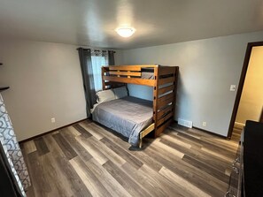 3 bedrooms, free WiFi, bed sheets