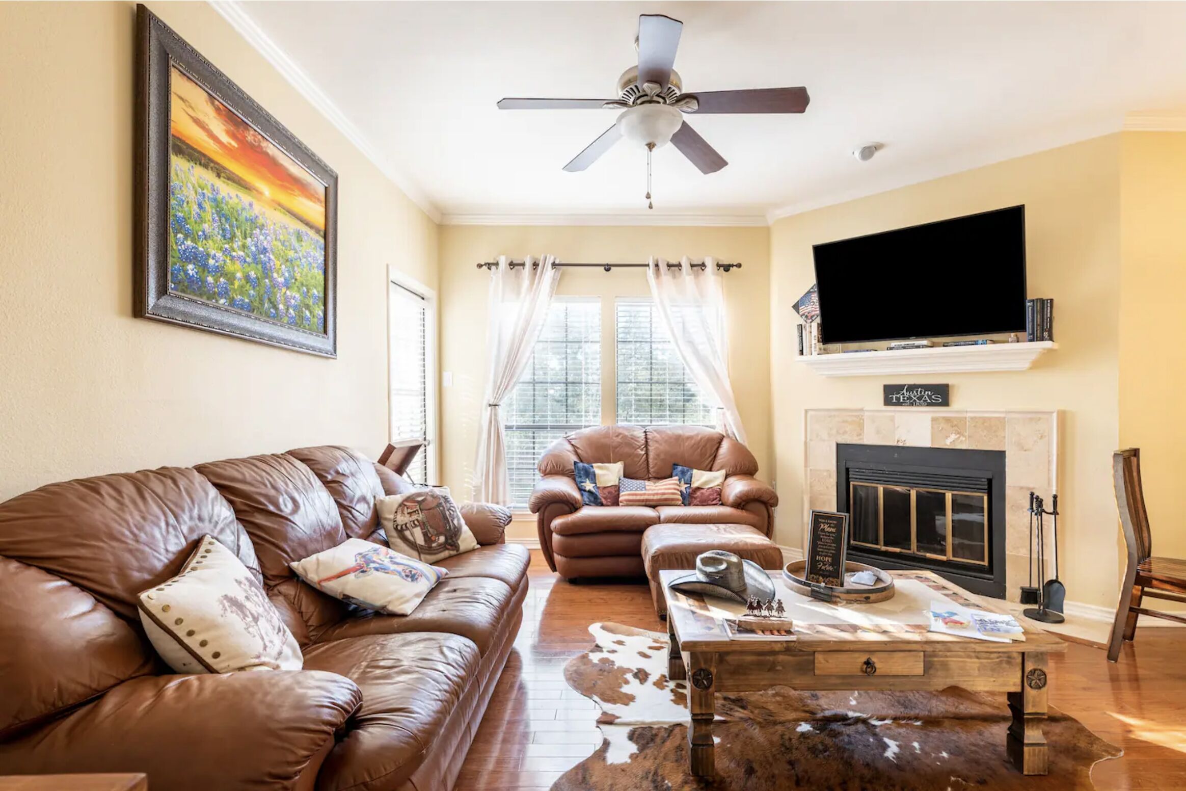 Elegant, Quiet, and Beautiful Rustic Home Blocks from UT and Downtown