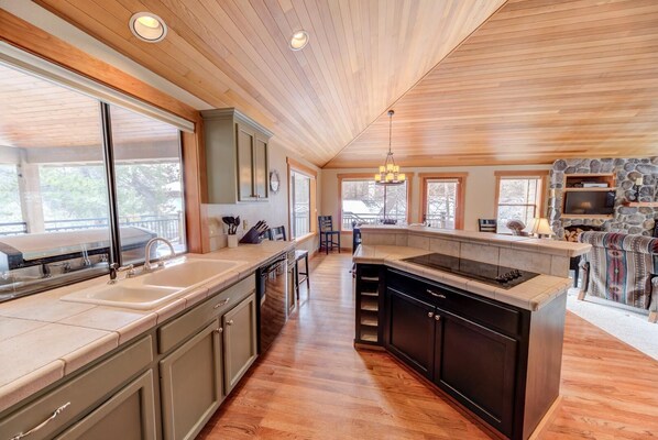 House, Multiple Beds (Hickory - Unit 22) | Private kitchen | Dining tables