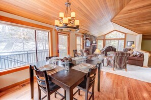 Casa, letti multipli (Hickory - Unit 22) | Cucina privata | Tavolo da pranzo